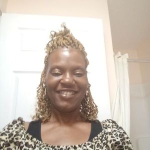 Meet your Posher, Andrea